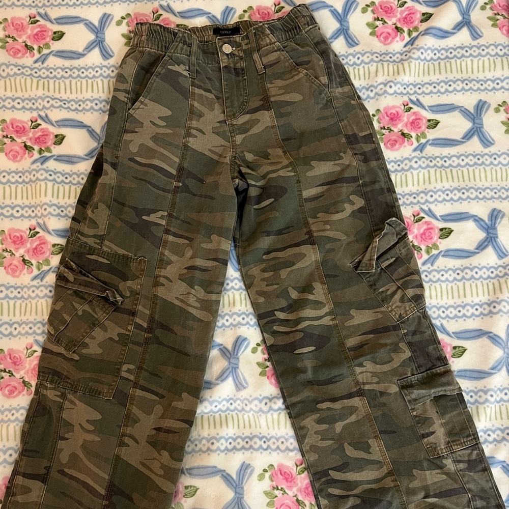 Women’s Camouflage Cargo Pants